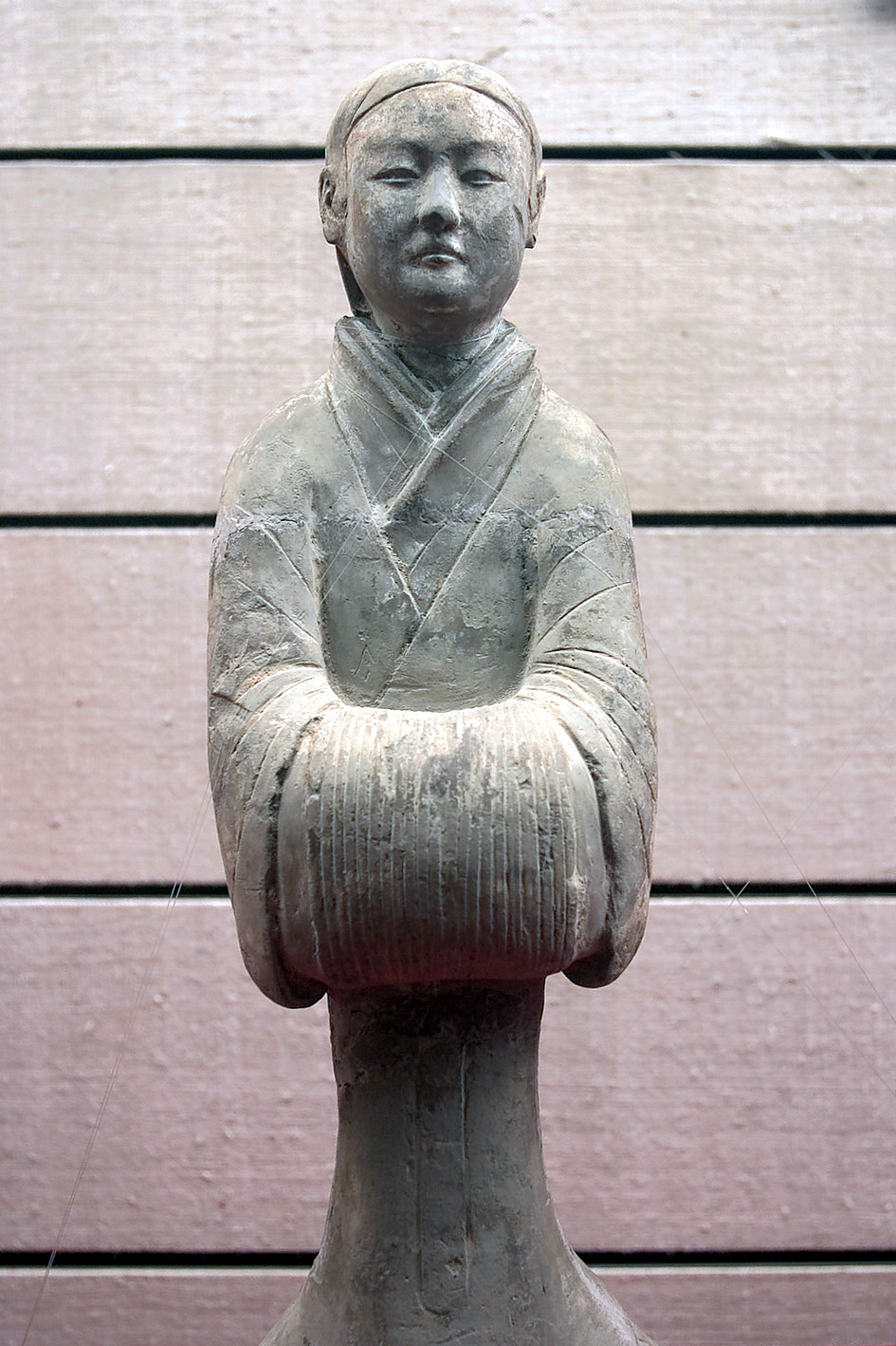 Han Dynasty ceramic figurine of a lady servant, with hands positioned in front beneath long sleeves.